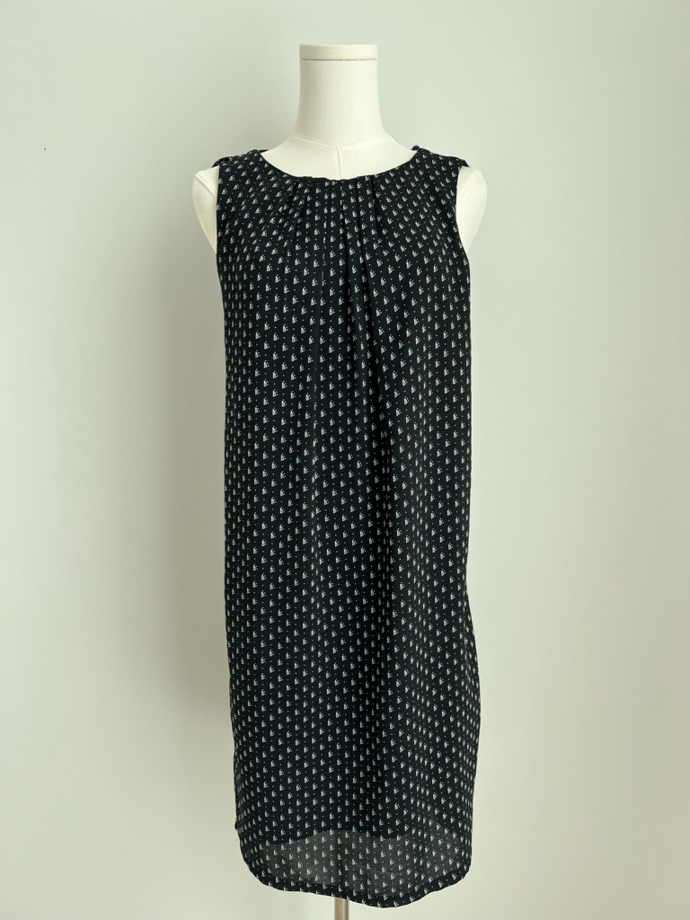 H&M Sleeveless Black Printed Shift Dress
